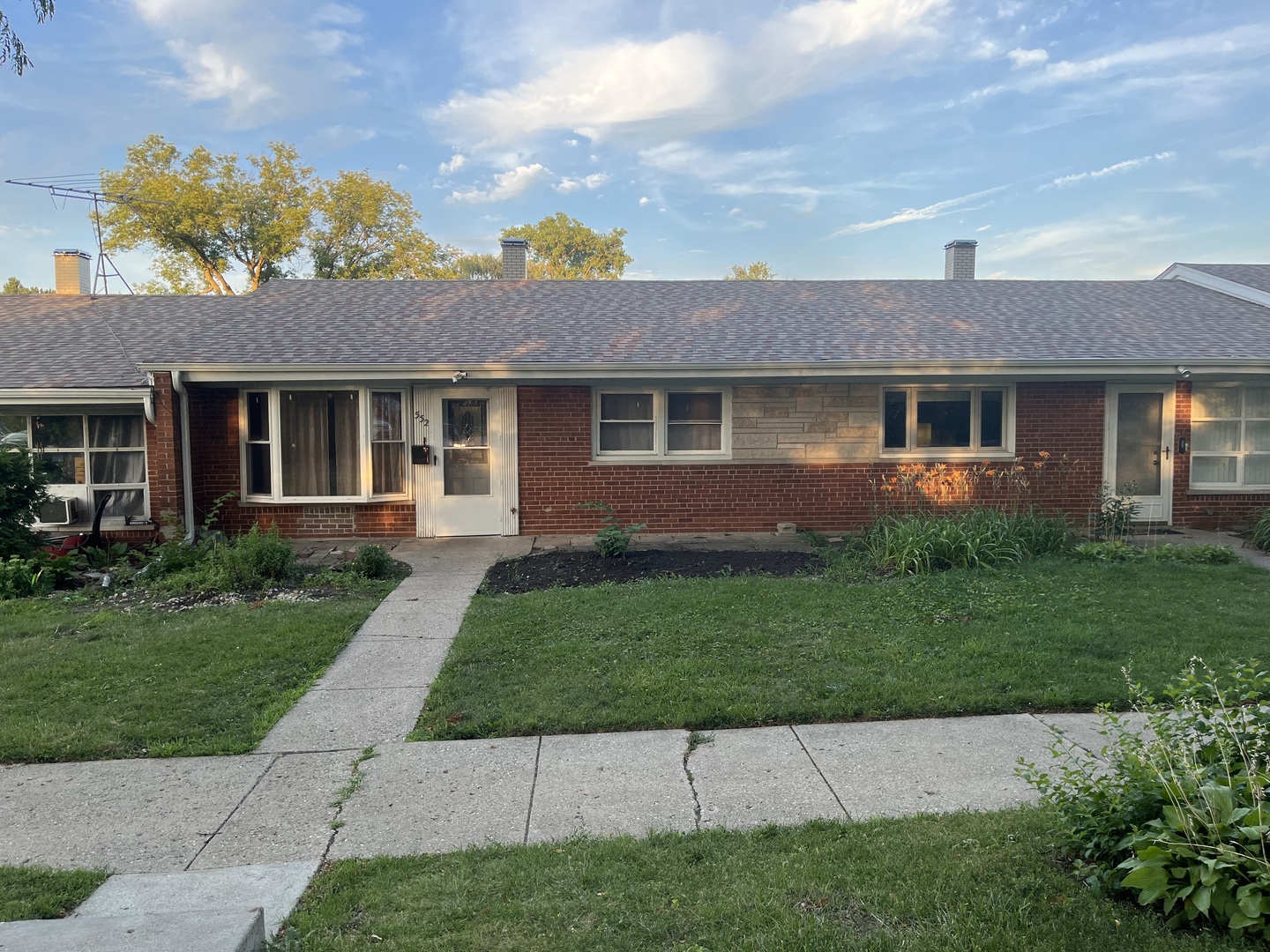 552 W Palatine Road 552 Property Photo 1
