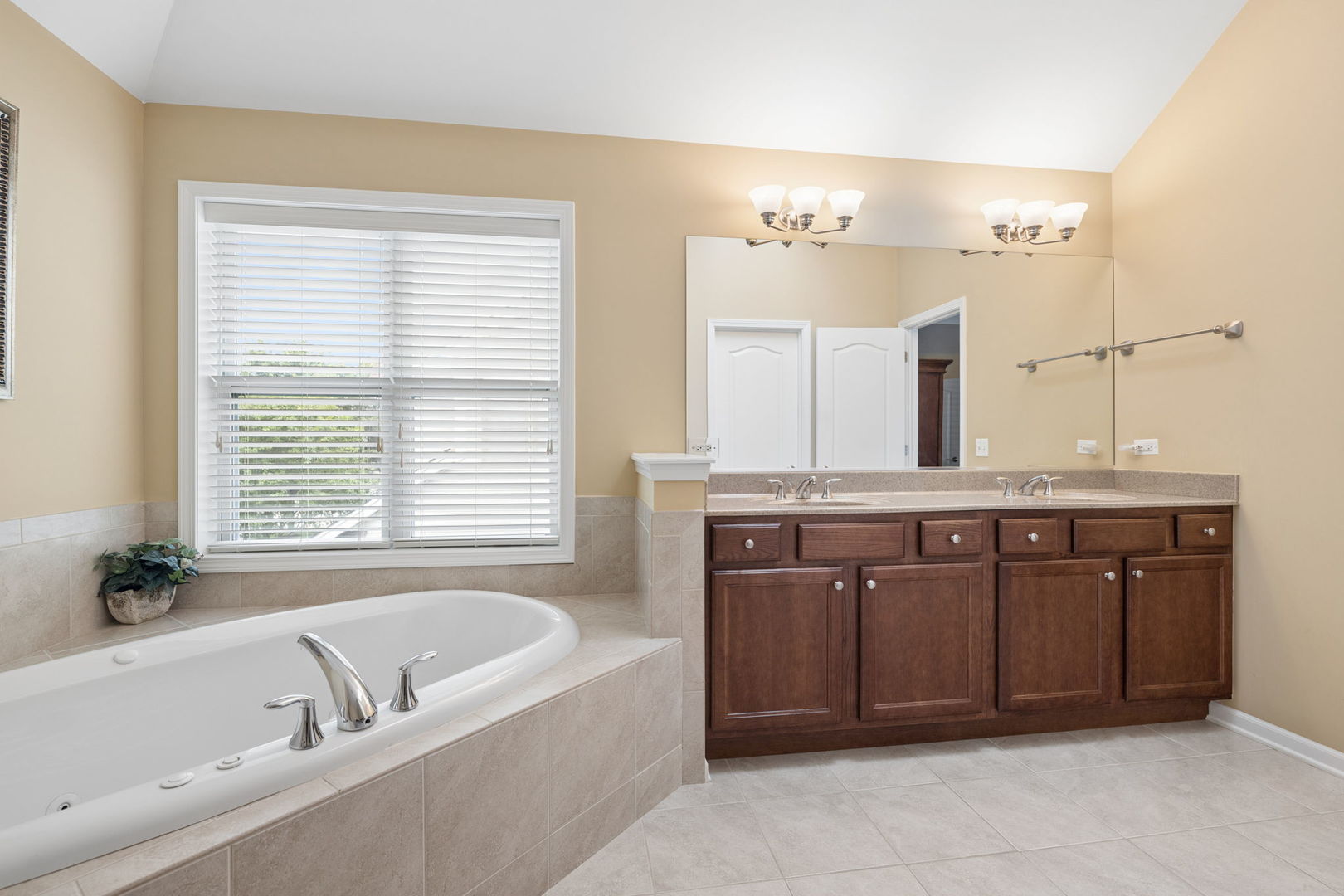 12237 Winterberry Lane Property Photo 25