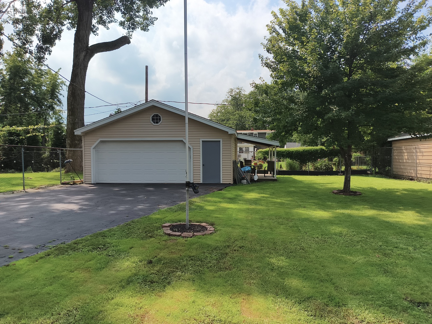 6806 Maple Court Property Photo 7