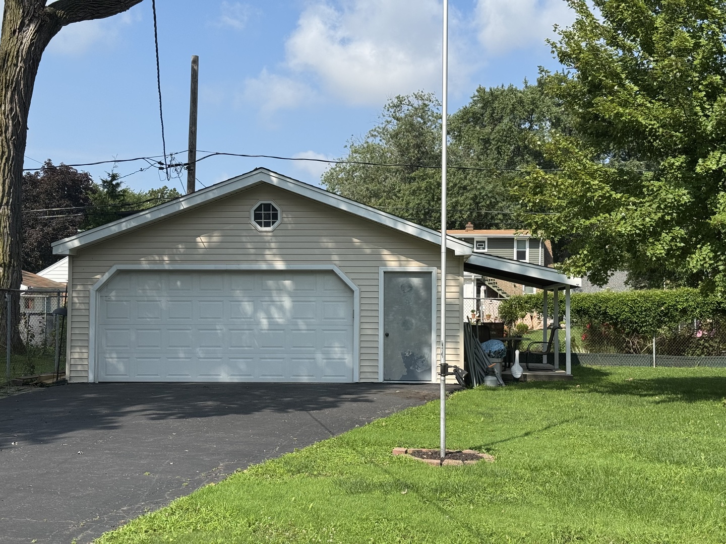 6806 Maple Court Property Photo 8