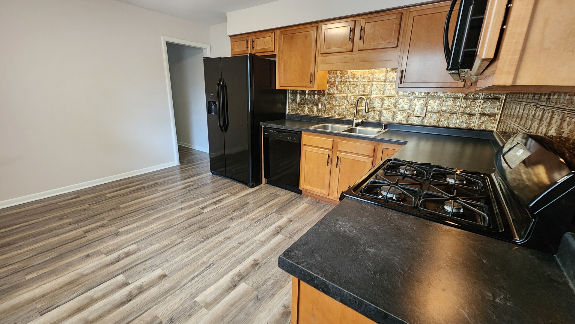229 Hickory Street Property Photo 3