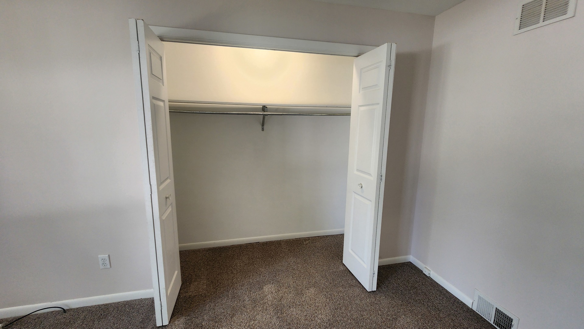 229 Hickory Street Property Photo 8