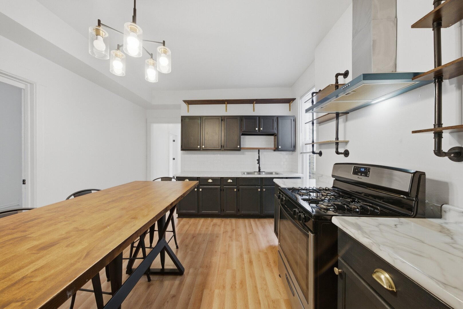 852 N Christiana Avenue 2 Property Photo 4