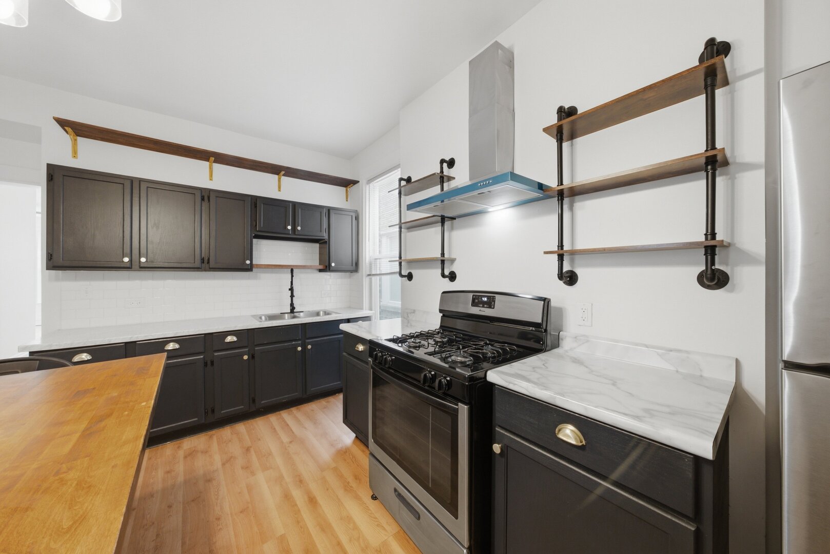 852 N Christiana Avenue 2 Property Photo 6
