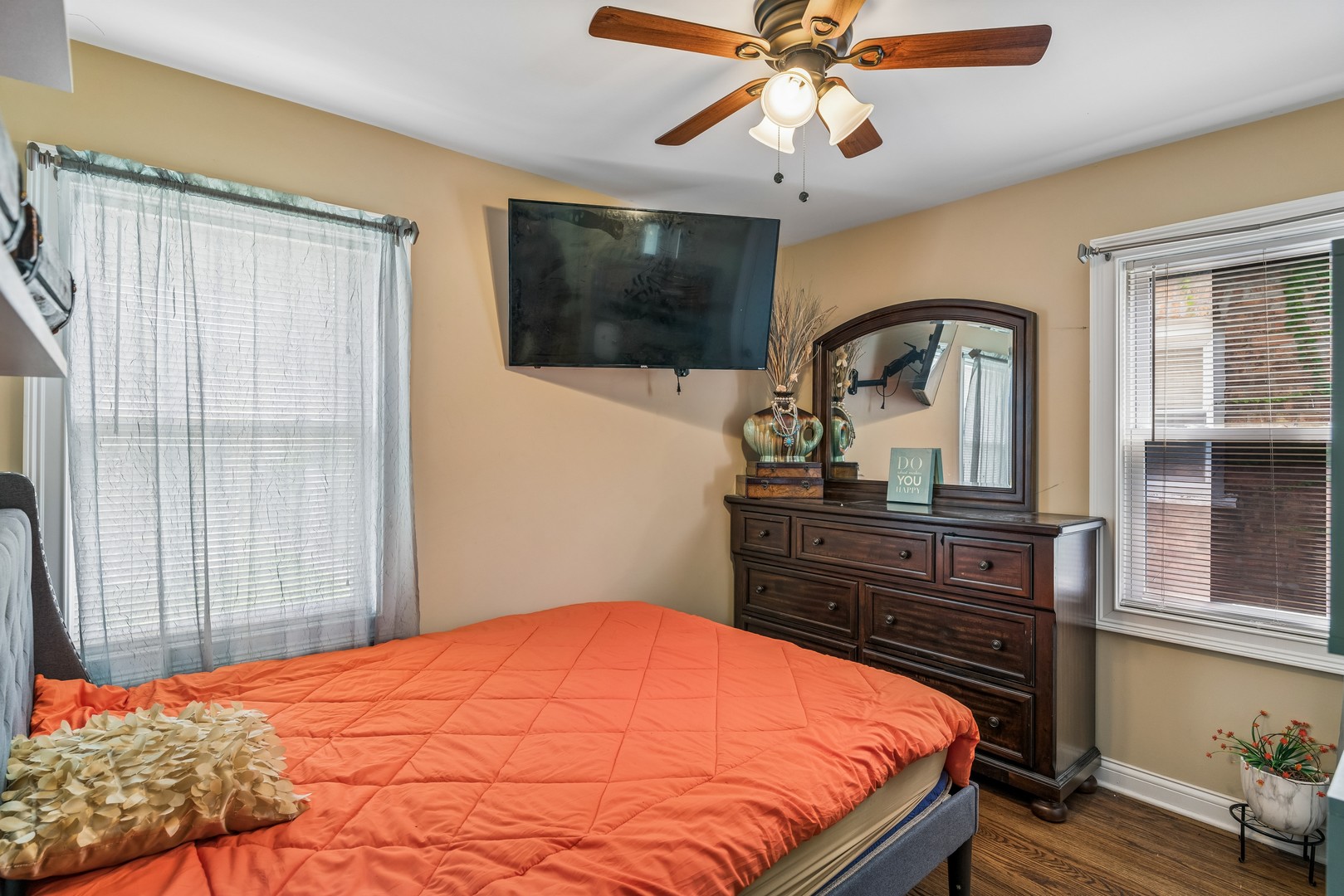 10029 S Indiana Avenue Property Photo 9