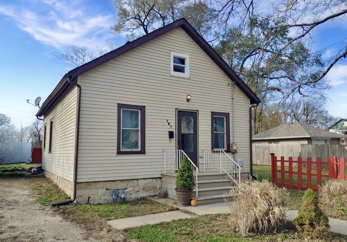 727 Elmer Street Property Photo 1