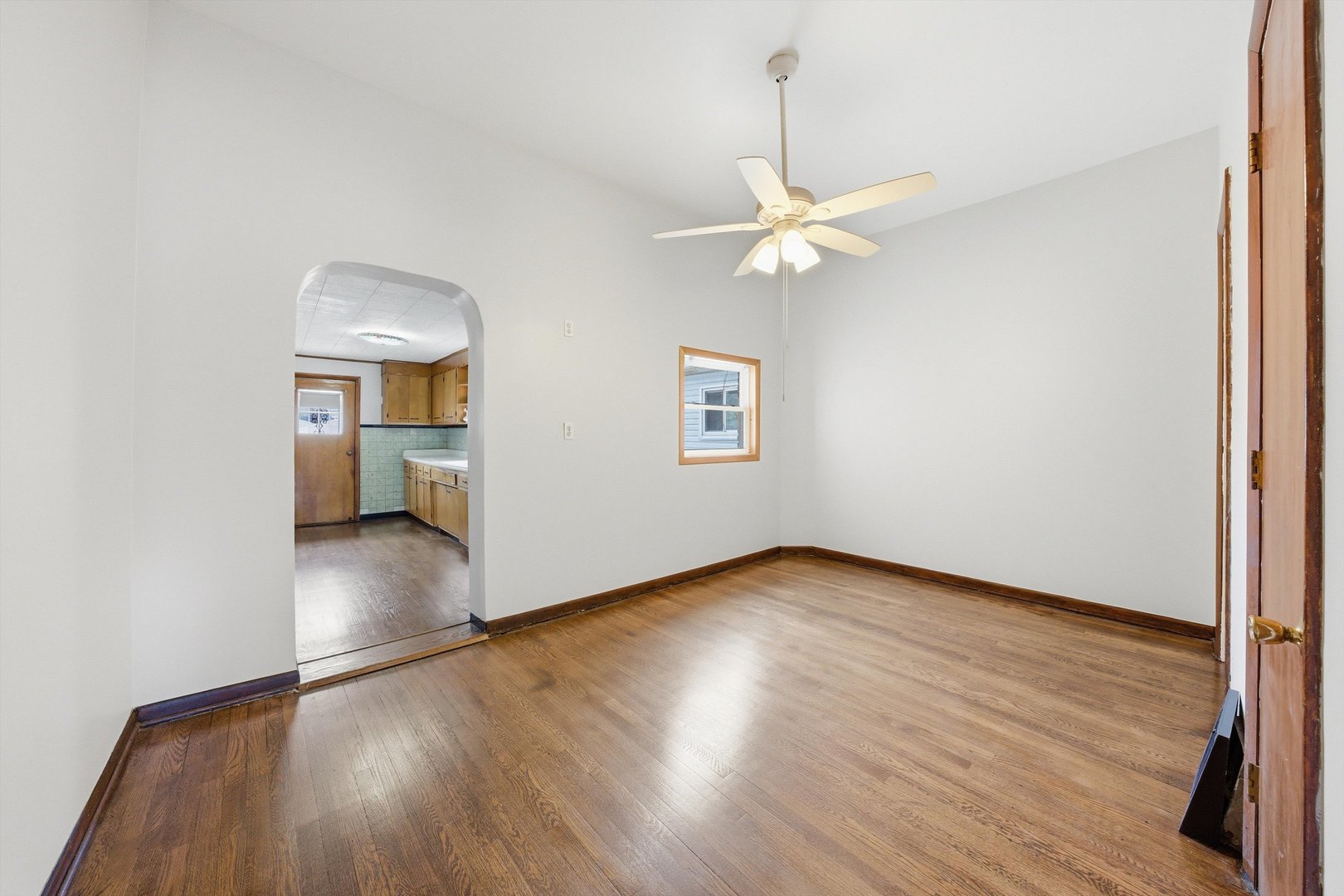 11223 S Forrestville Avenue Property Photo 7
