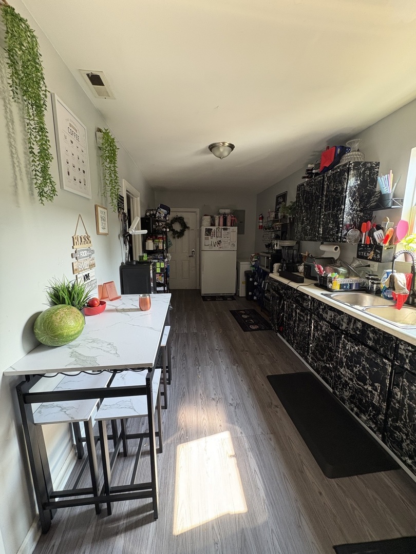 253 W 43rd Street Property Photo 5
