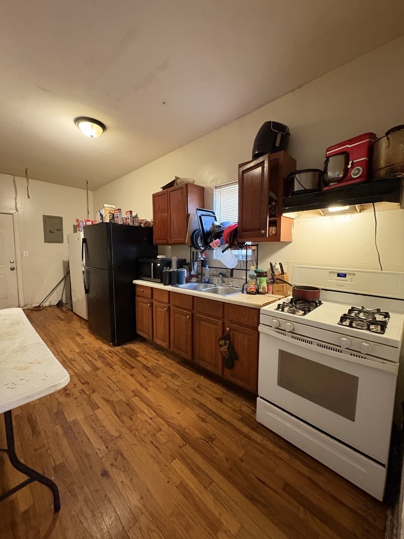 253 W 43rd Street Property Photo 8