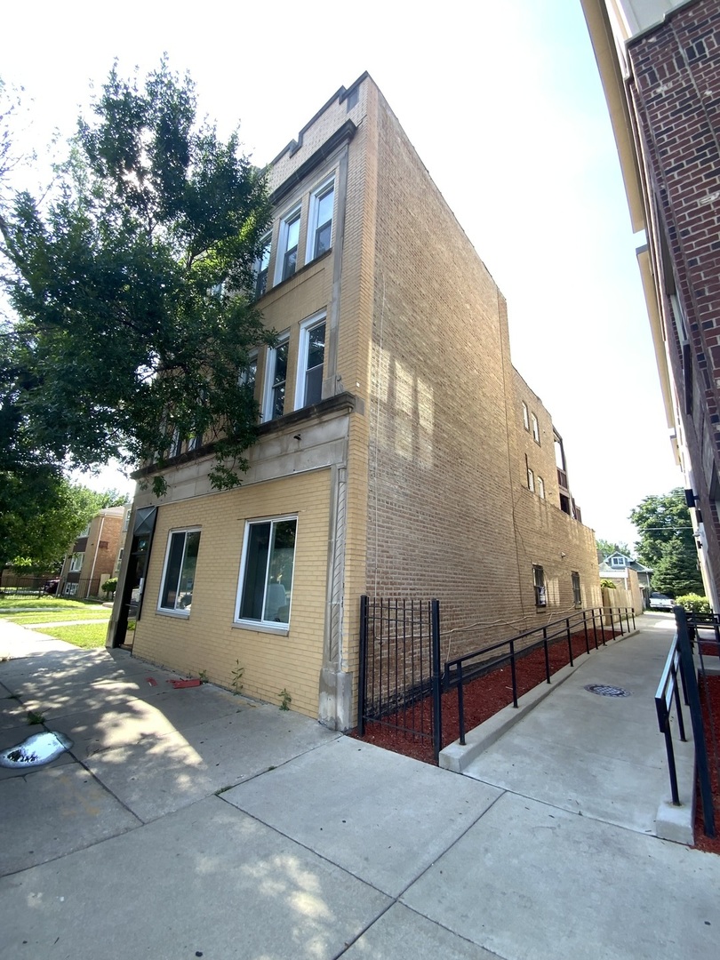 5511 W Diversey Avenue 3 Property Photo 2