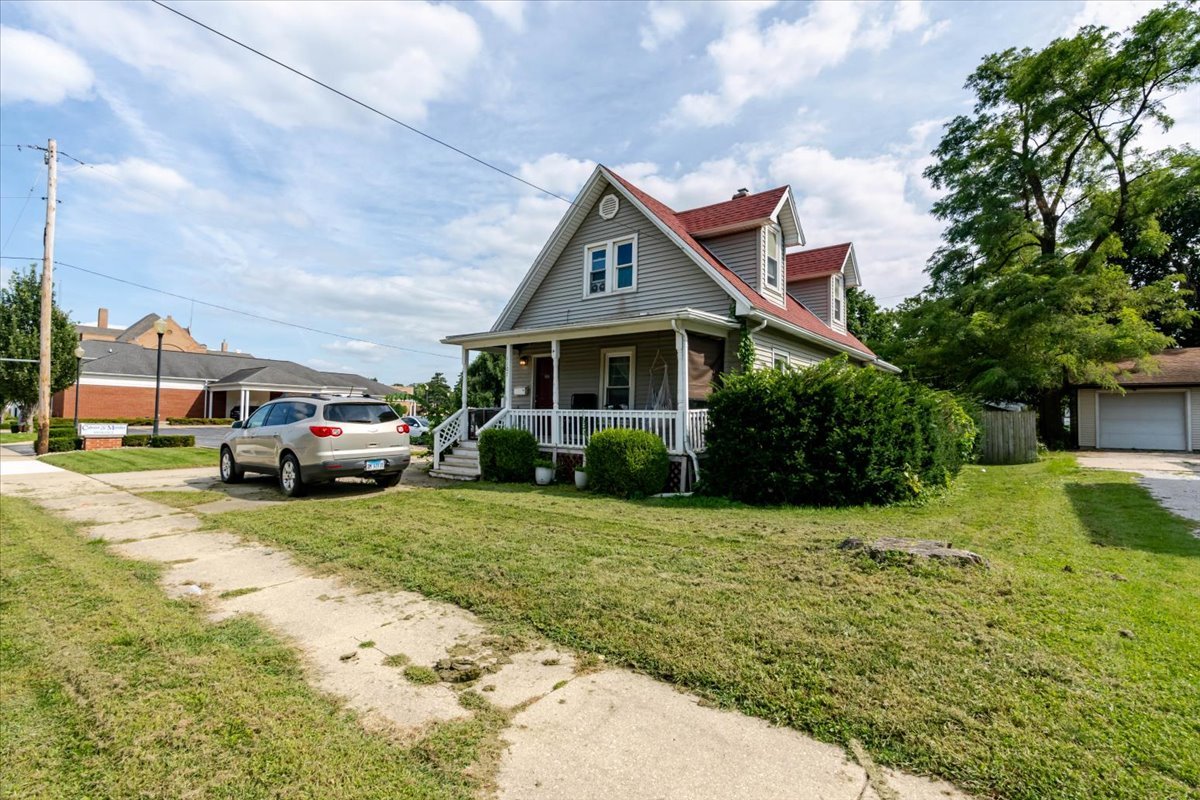 1107 E Washington Street Property Photo 3