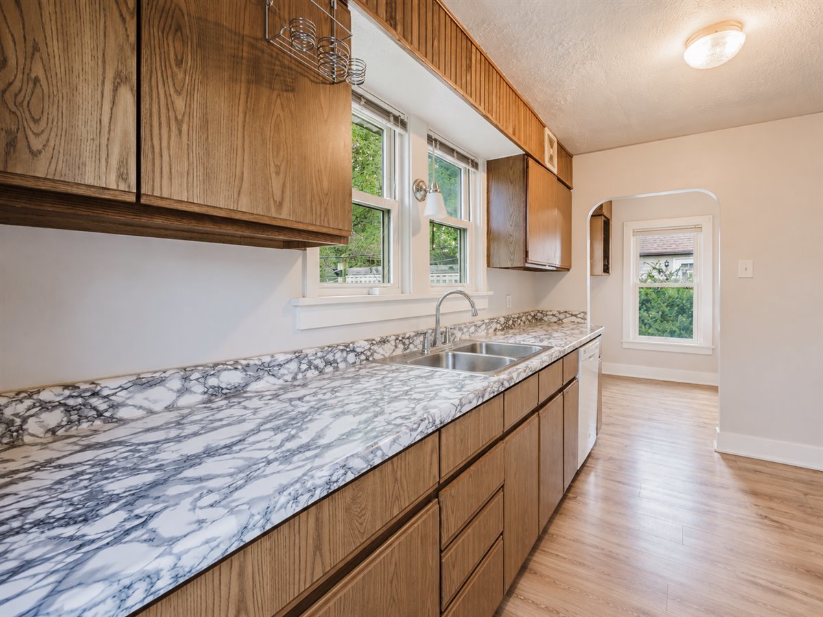 1107 E Washington Street Property Photo 8