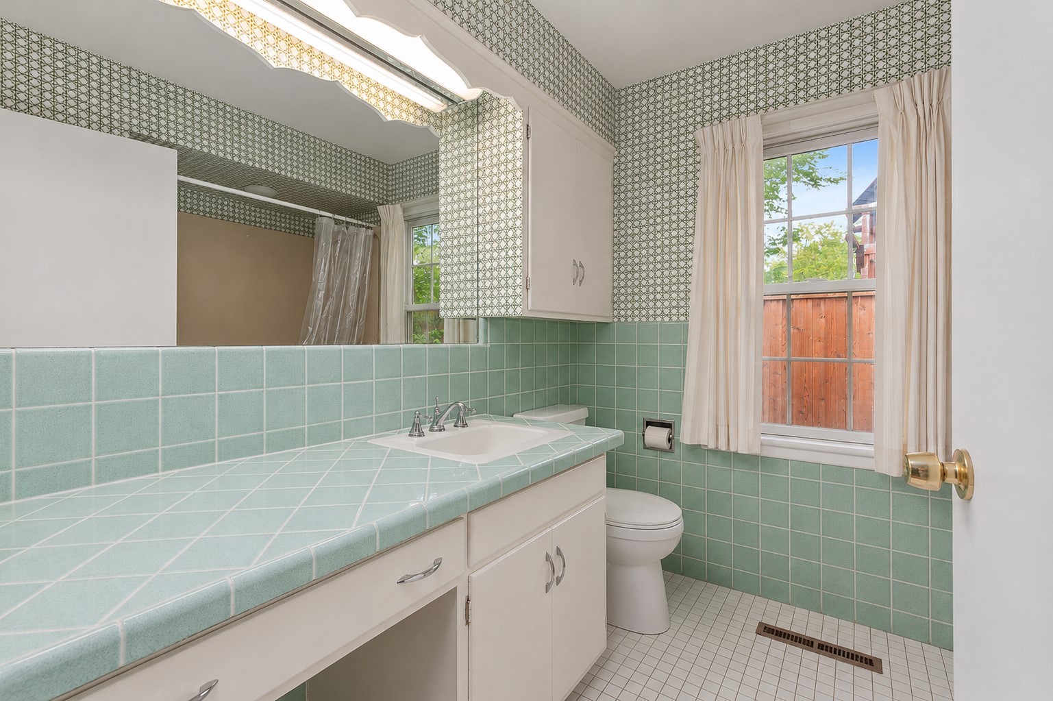 214 Washington Circle Property Photo 8