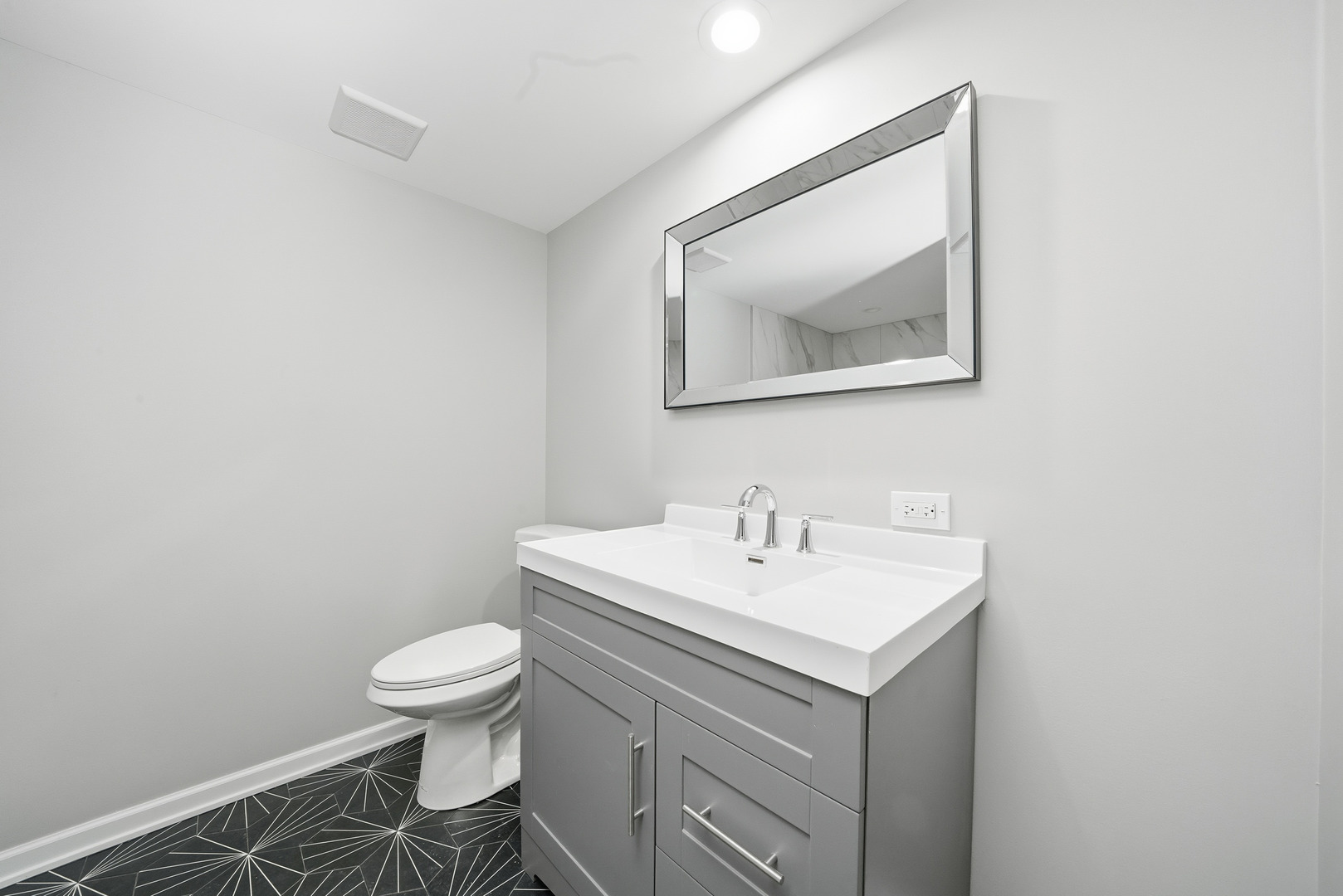 8839 S Colfax Avenue Property Photo 12