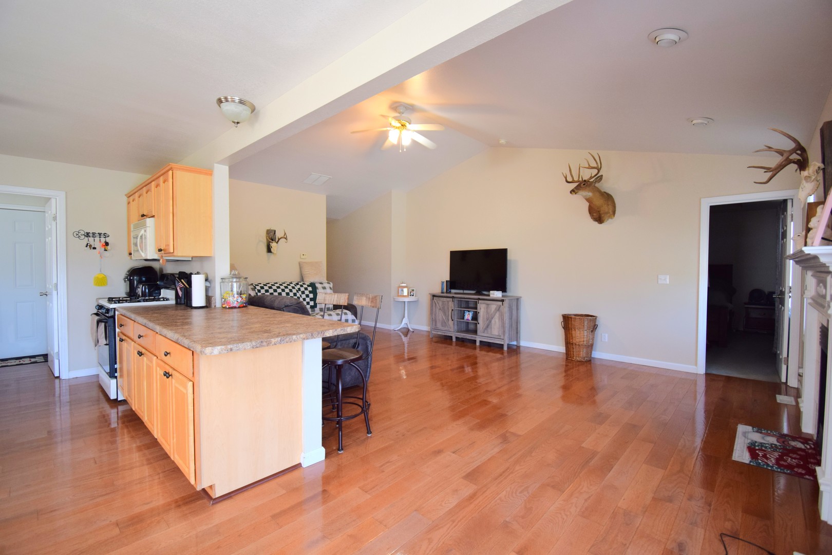 4304 Woodglen Lane Property Photo 8