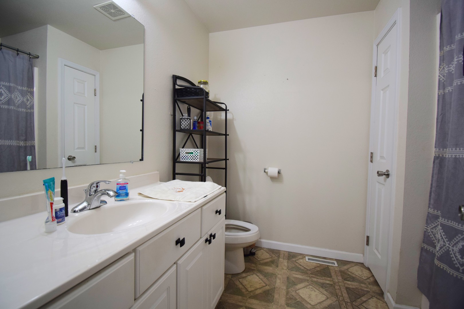 4304 Woodglen Lane Property Photo 14