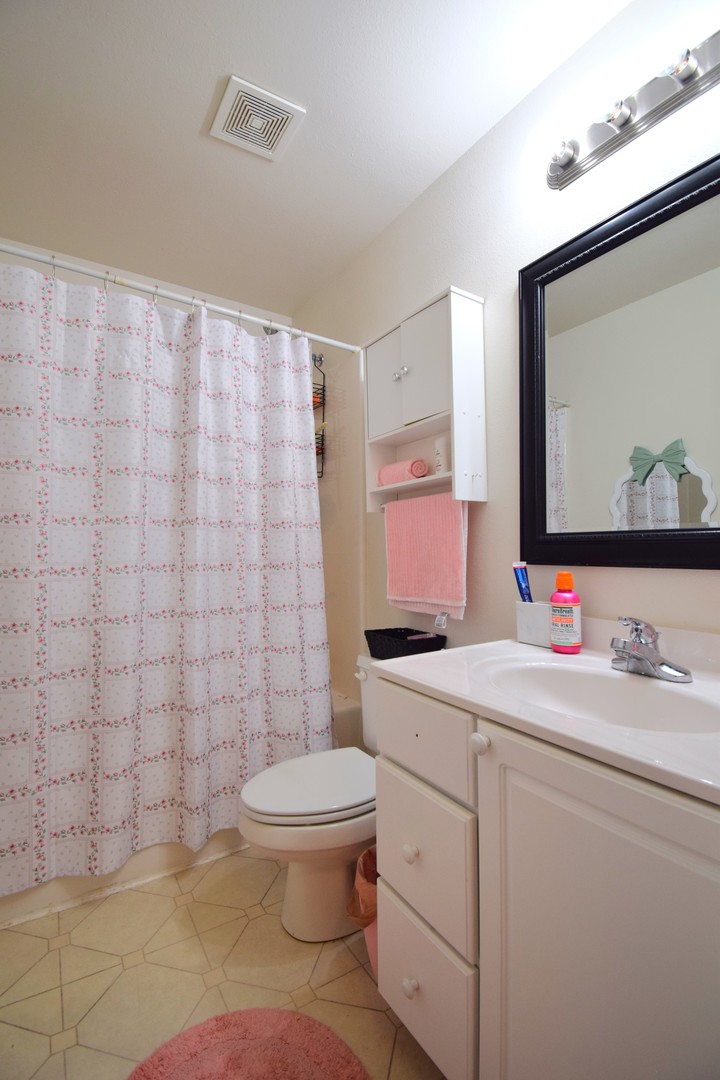 4304 Woodglen Lane Property Photo 16
