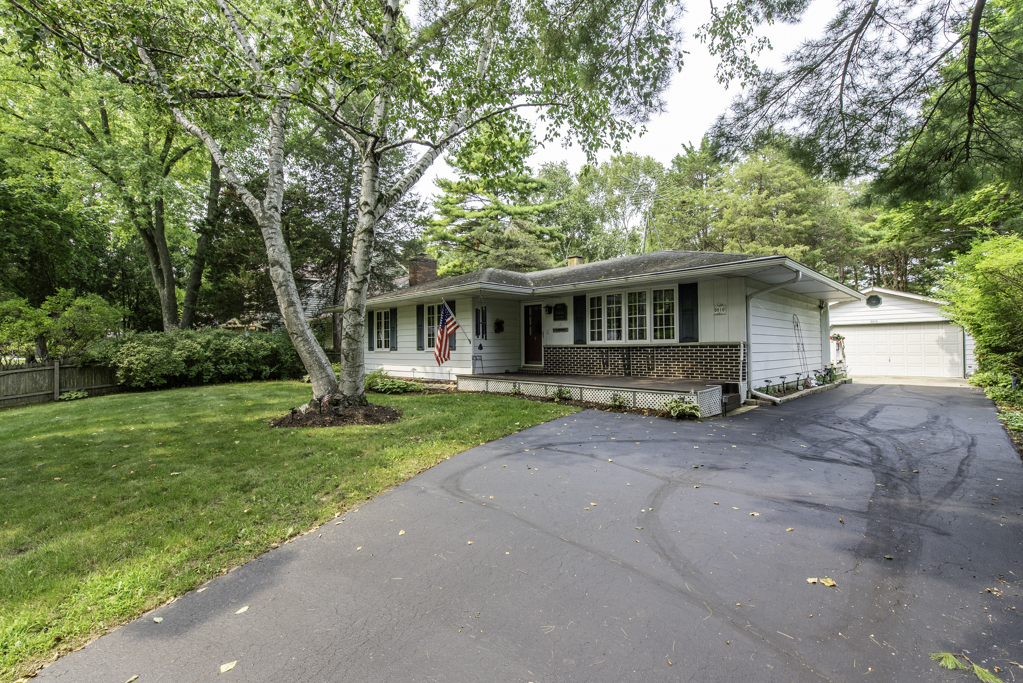 9816 W Oak Forest Drive Property Photo 1