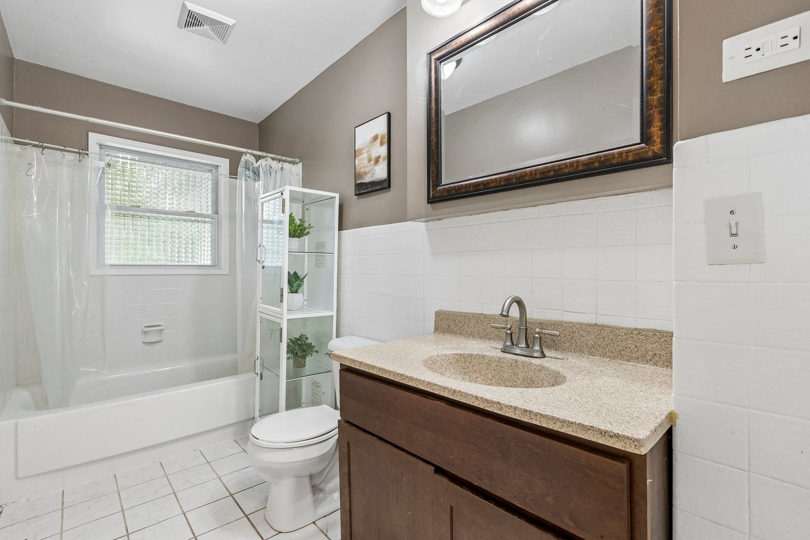 875 Larkdale Row Property Photo 13