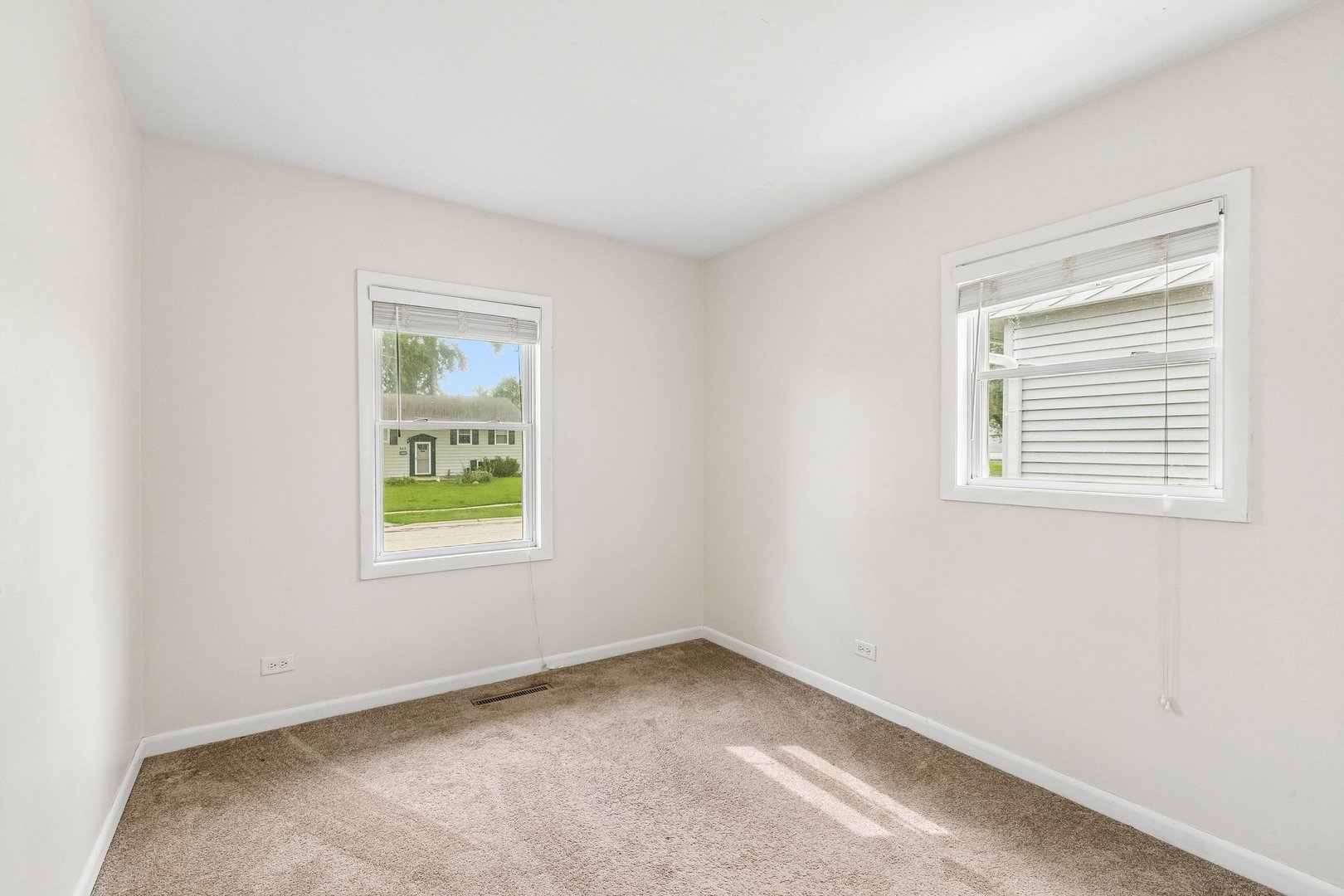 875 Larkdale Row Property Photo 15