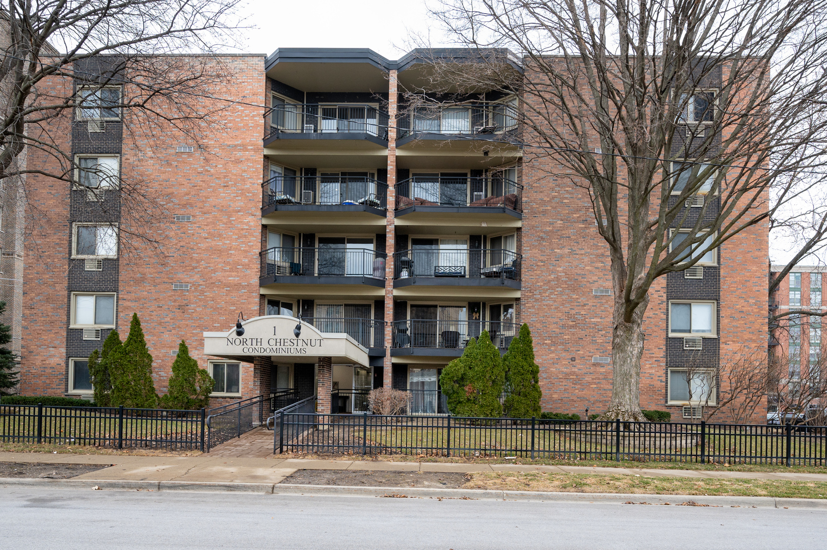 1 N CHESTNUT Avenue 1F Property Photo 1