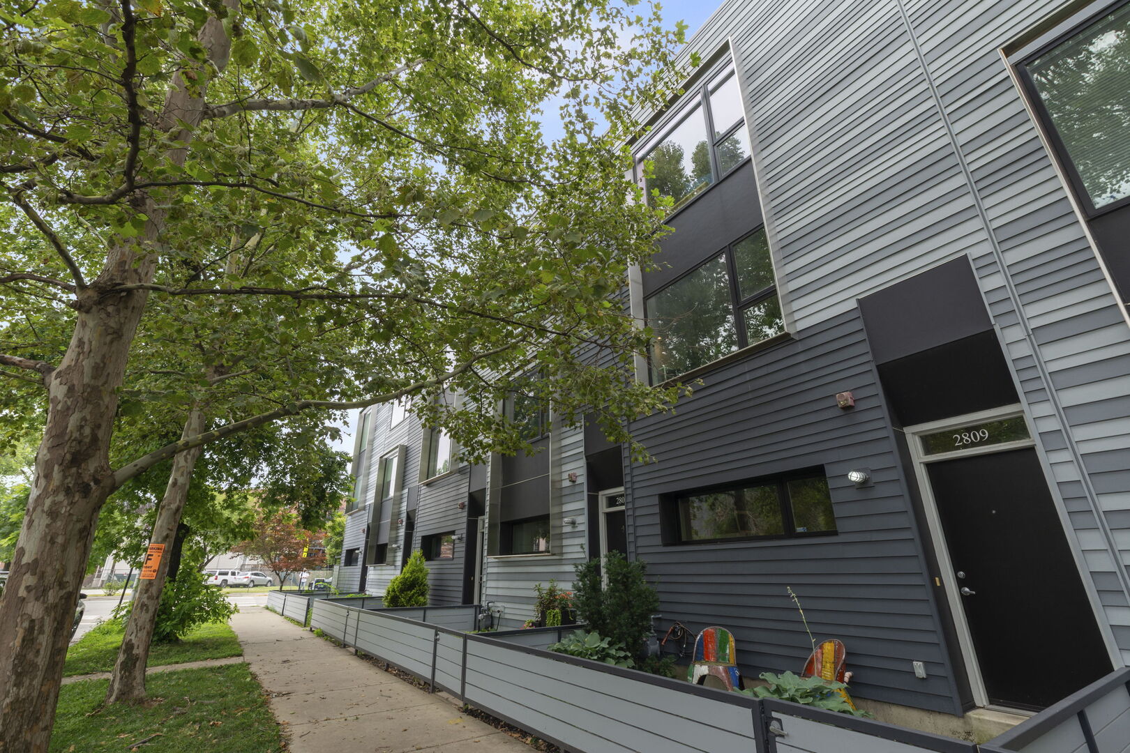 2809 W Shakespeare Avenue