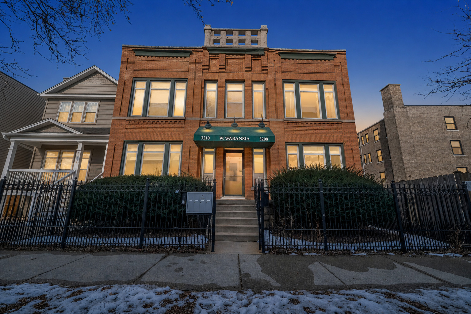 3208 W Wabansia Avenue 2E Property Photo 1