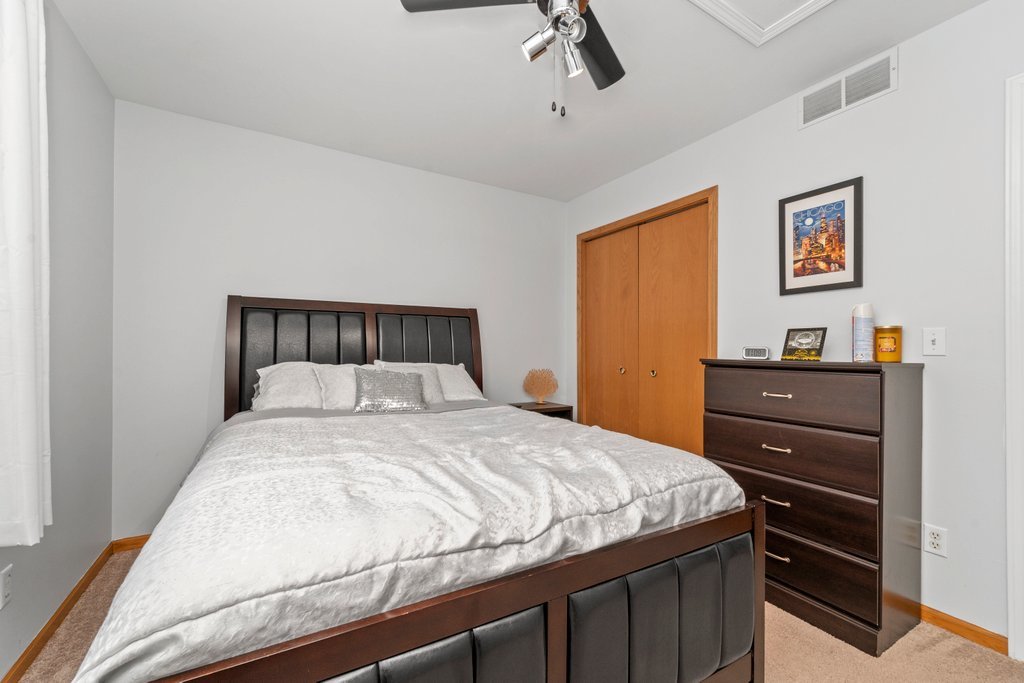 2121 Bridgewater Drive Property Photo 4