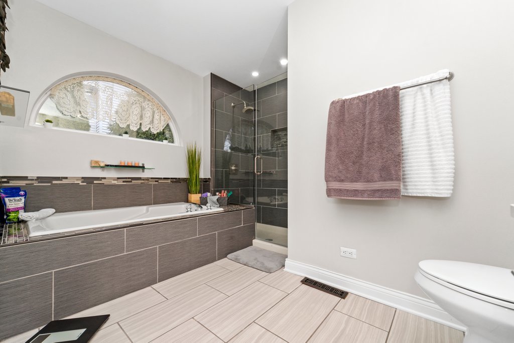 2121 Bridgewater Drive Property Photo 8