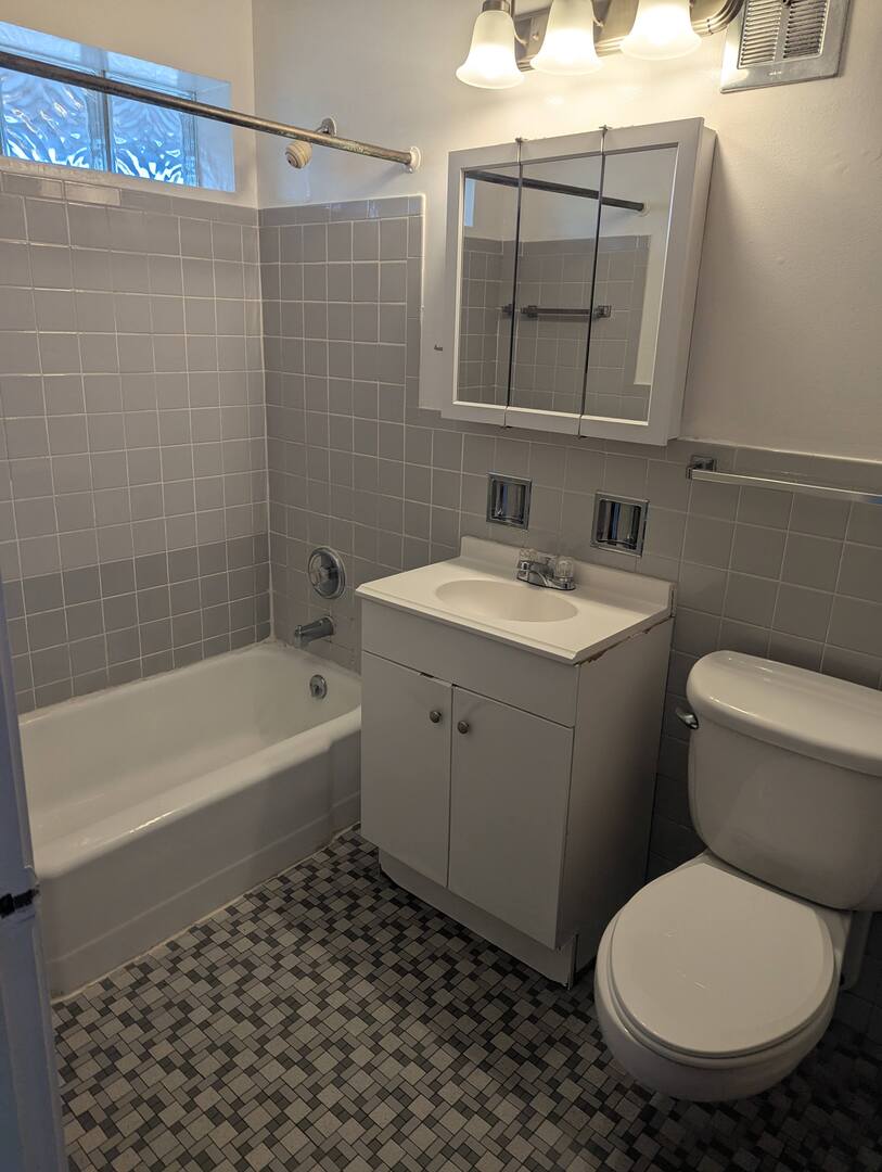 411 N Hicks Road Property Photo 9