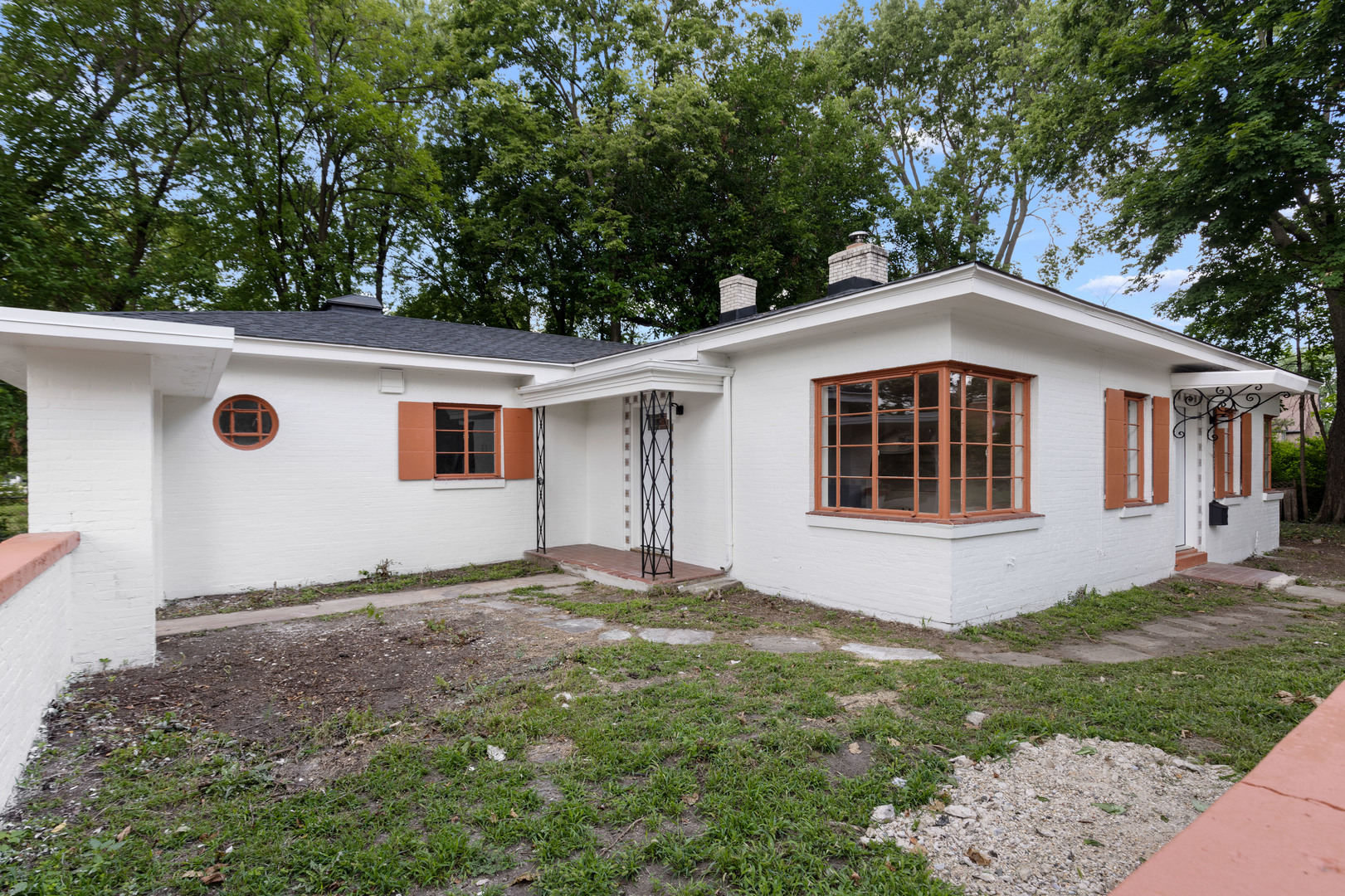 1822 E State Street Property Photo 2
