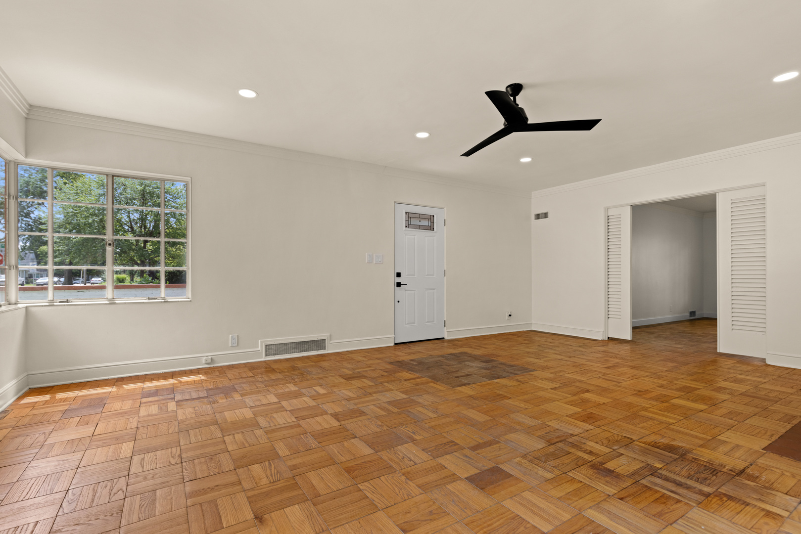 1822 E State Street Property Photo 3