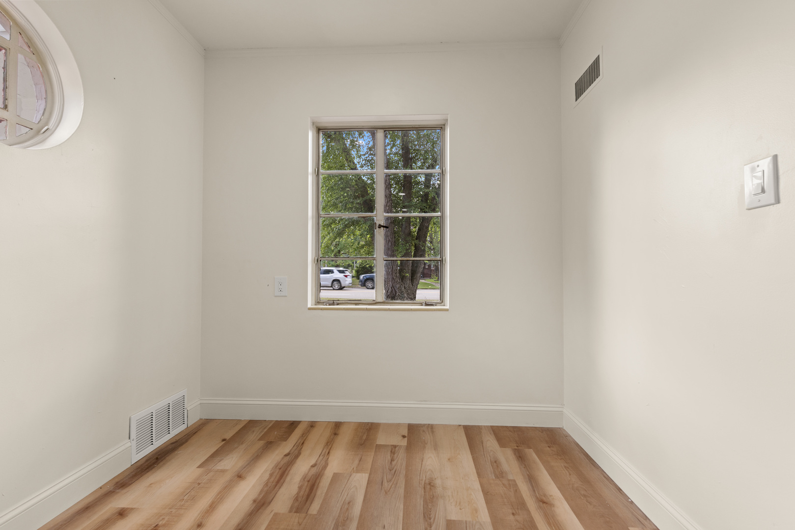 1822 E State Street Property Photo 8