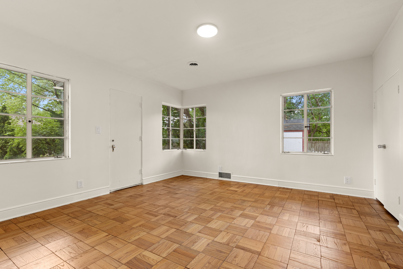 1822 E State Street Property Photo 9