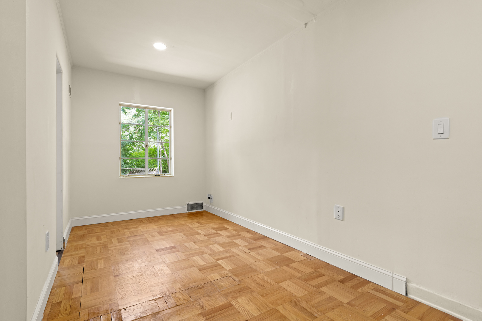 1822 E State Street Property Photo 13