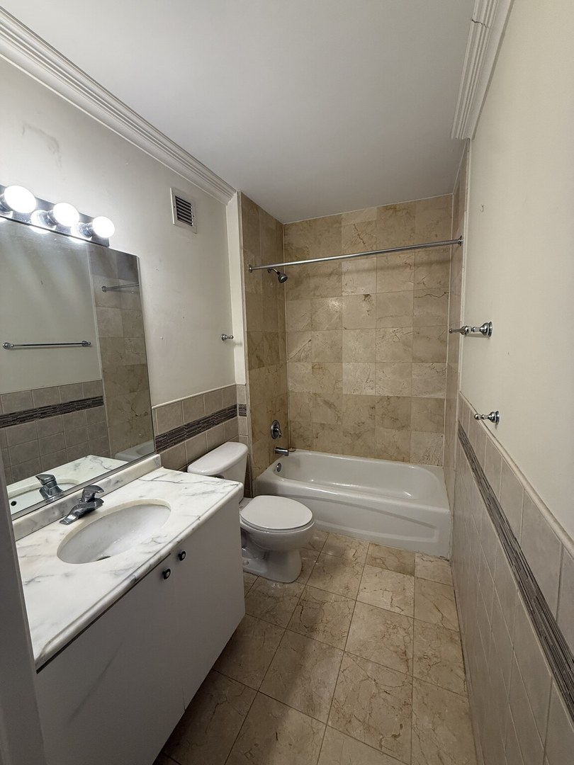 630 N State Street 1808 Property Photo 19