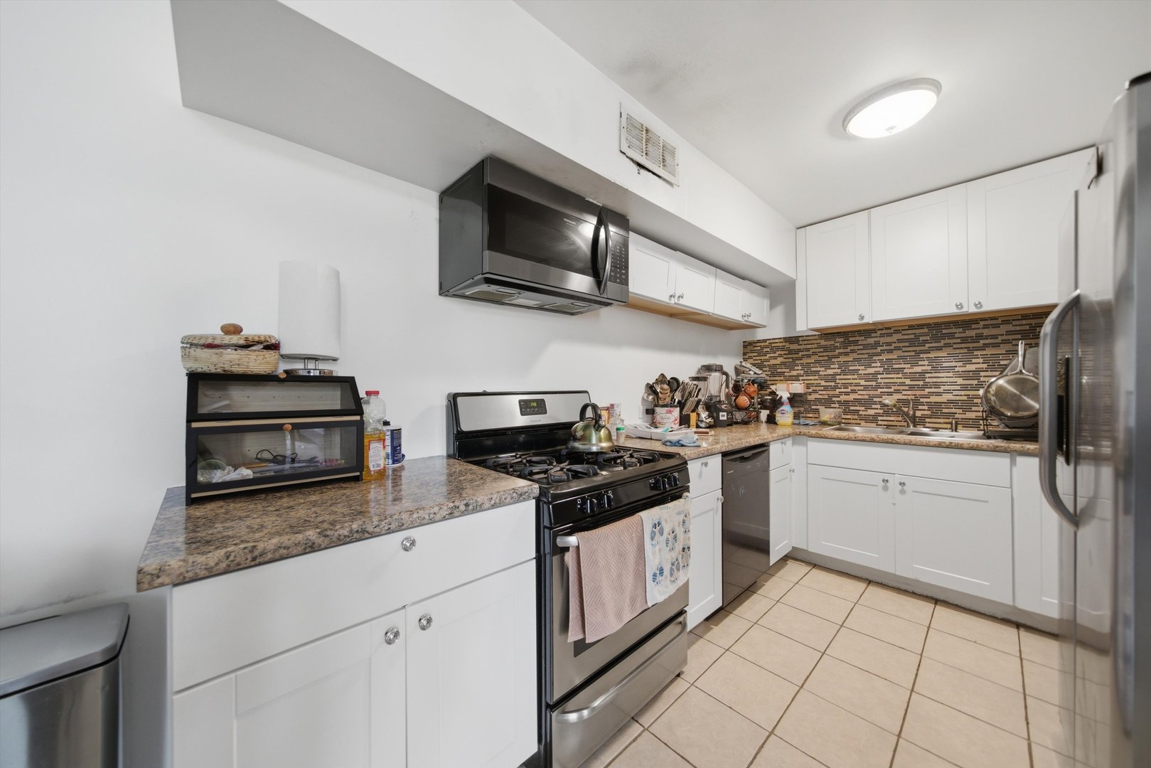 307 E North Avenue Property Photo 4