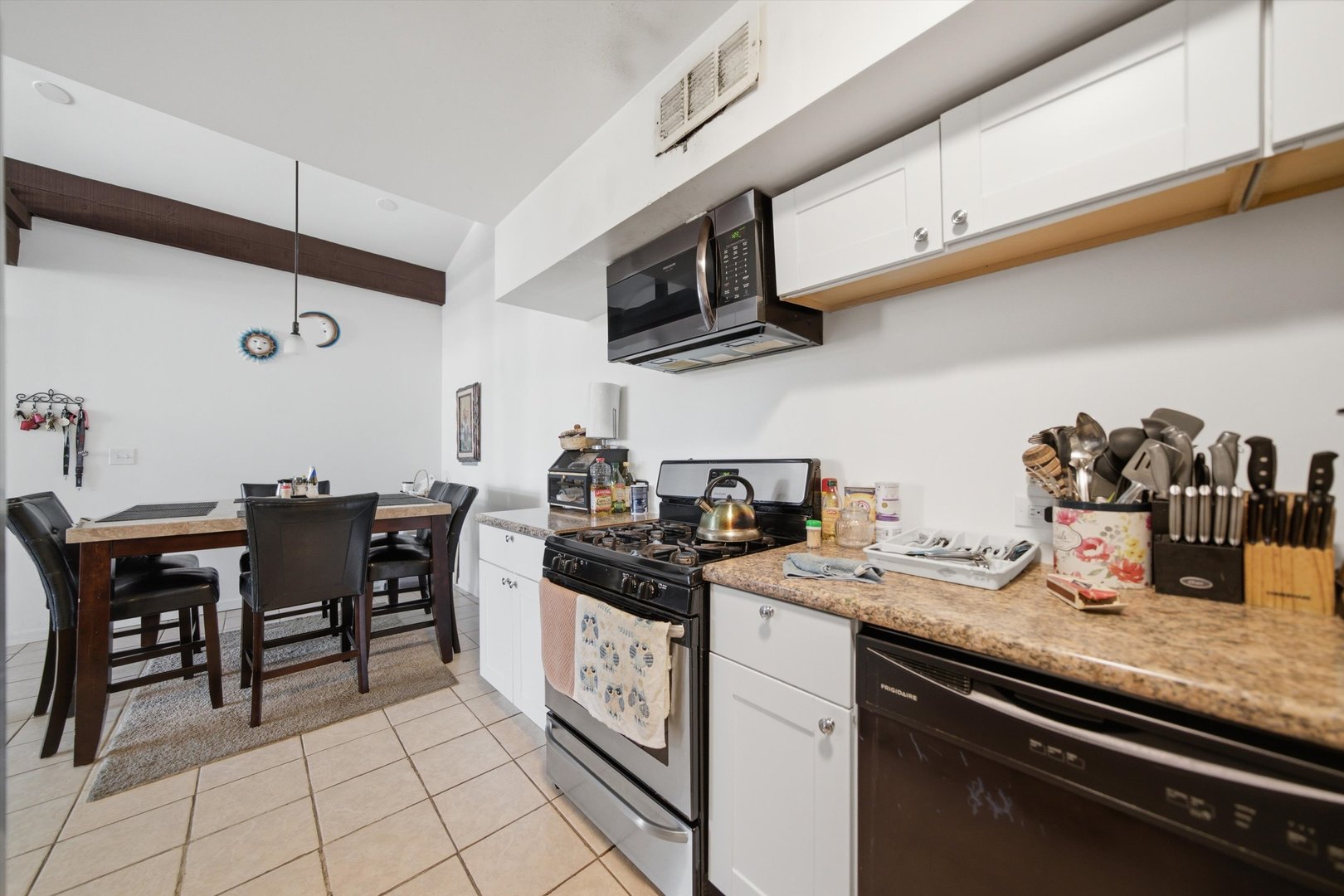 307 E North Avenue Property Photo 5
