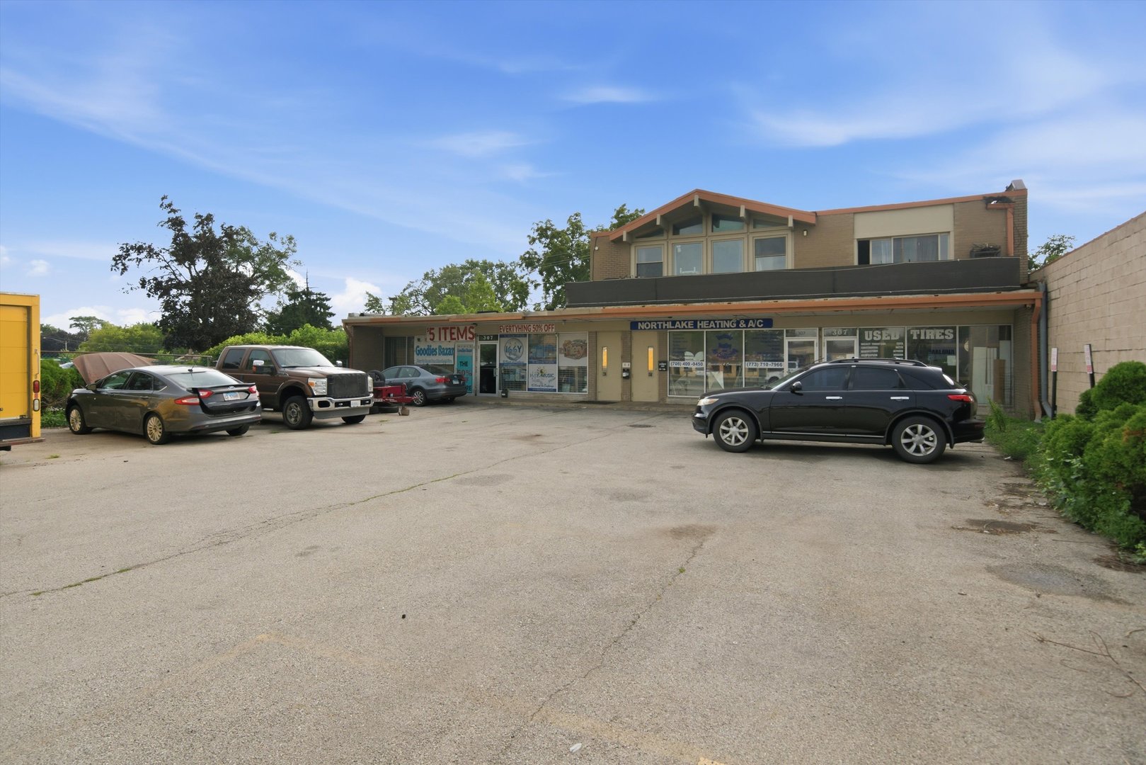 307 E North Avenue Property Photo 14