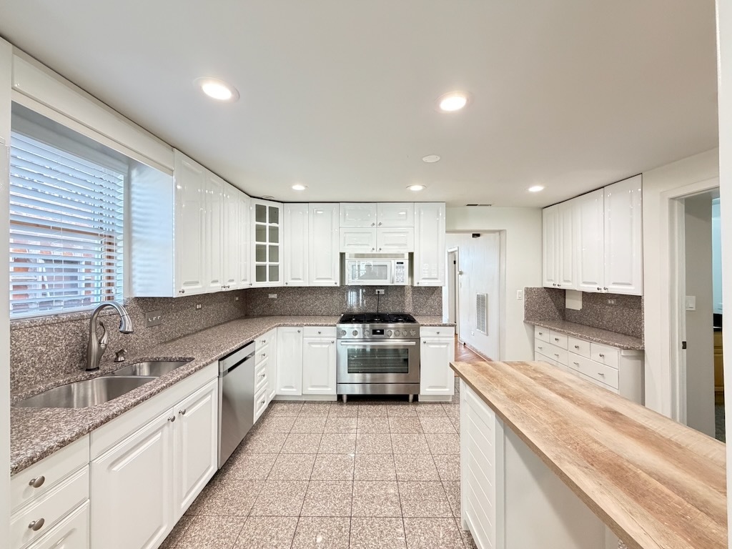 2626 W Superior Avenue 2 Property Photo 3