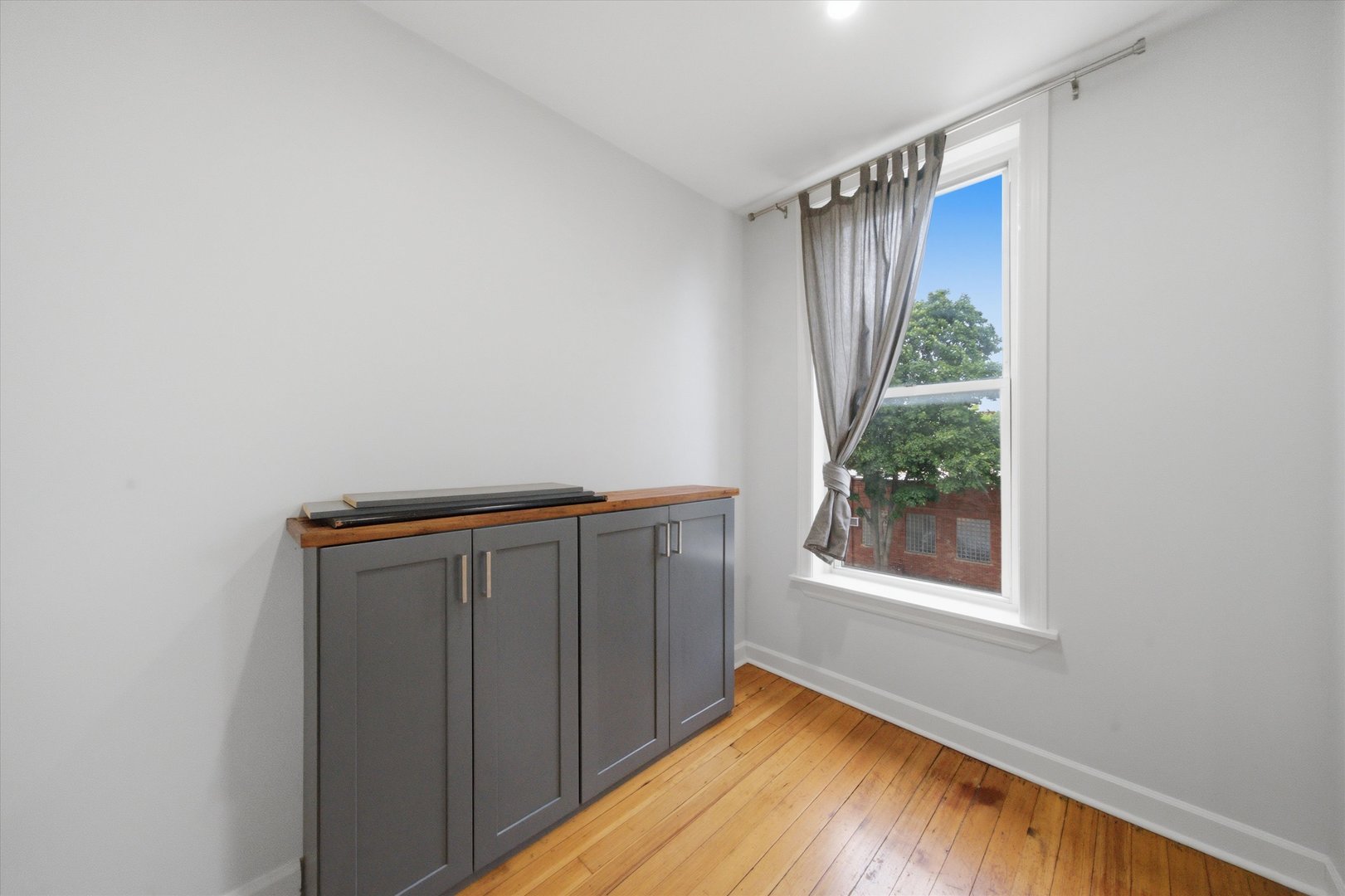 2825 W Walnut Street Property Photo 19