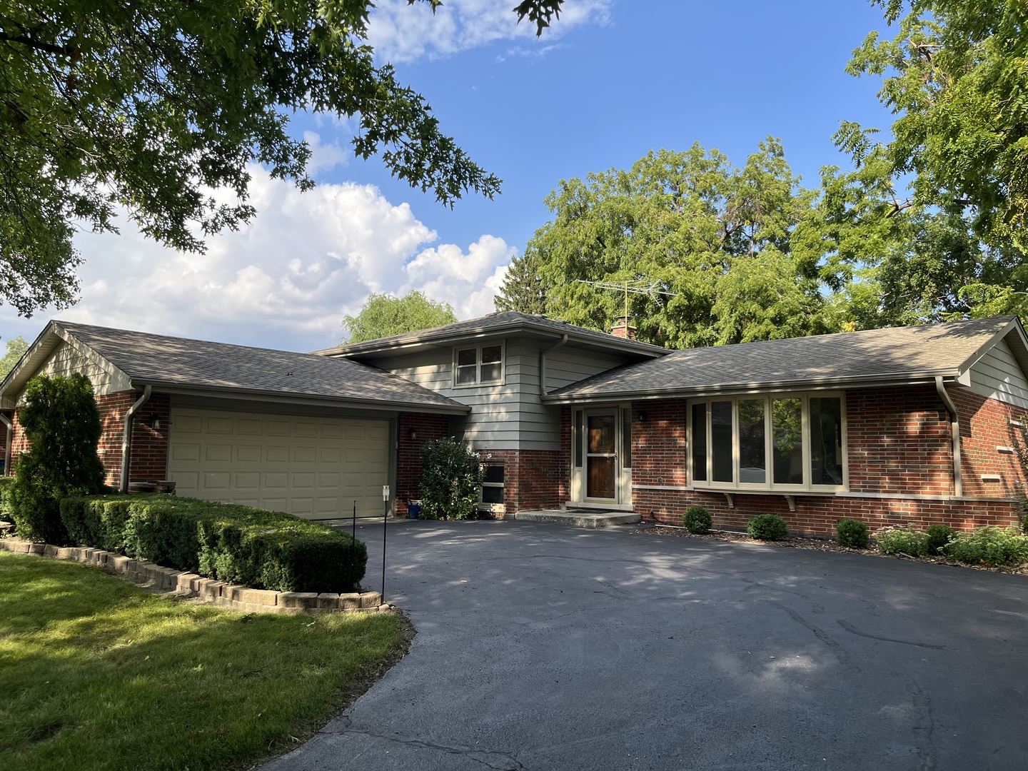 12923 S Forestview Road Property Photo 1
