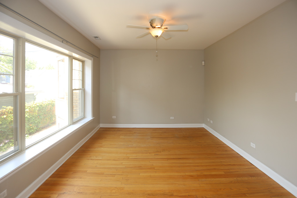 5208 N Sawyer Avenue 1 Property Photo 6
