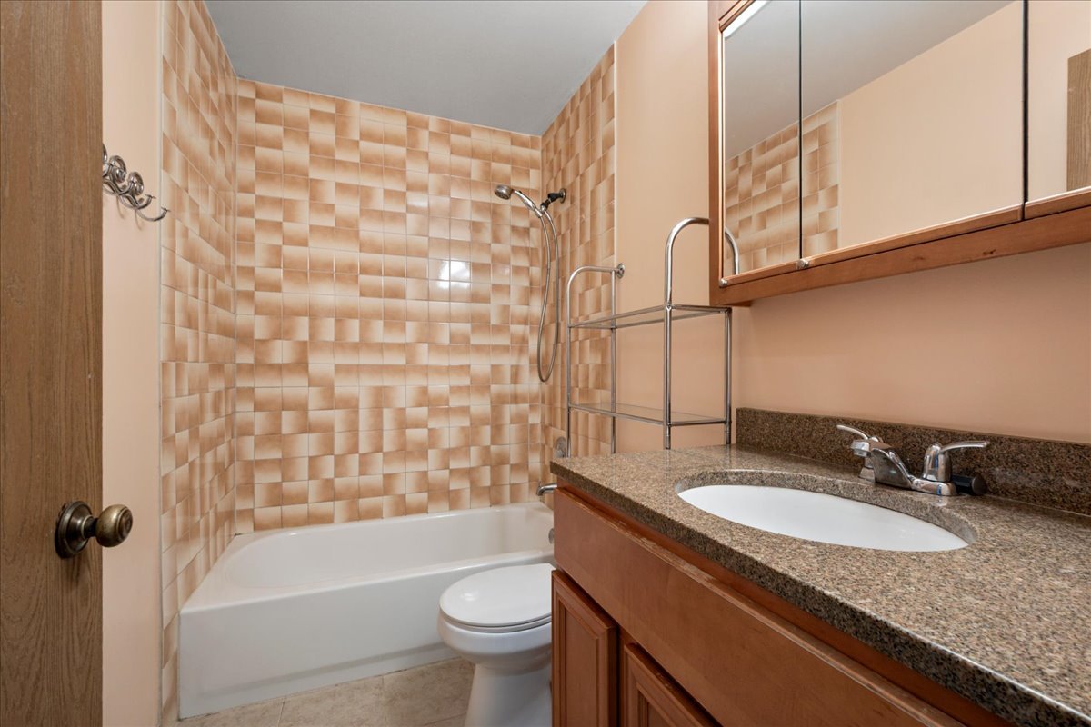 238 N Walnut Street B Property Photo 14