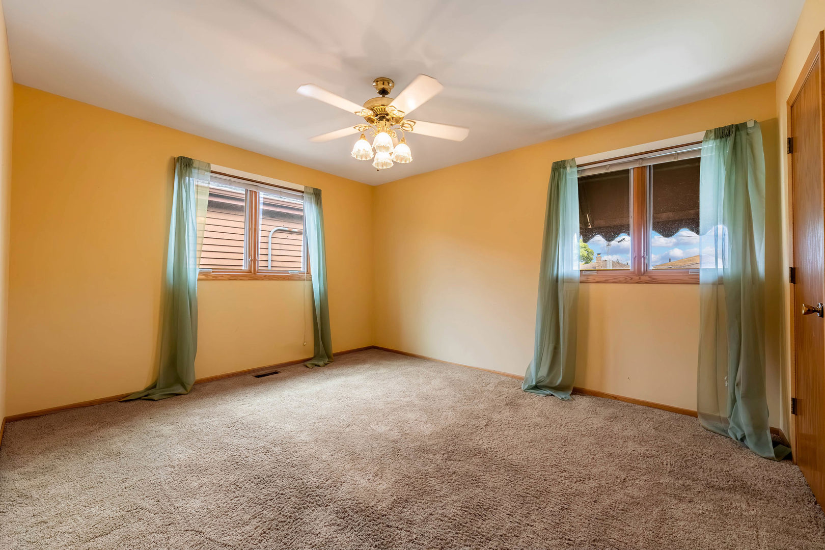 5911 S Natchez Avenue Property Photo 8