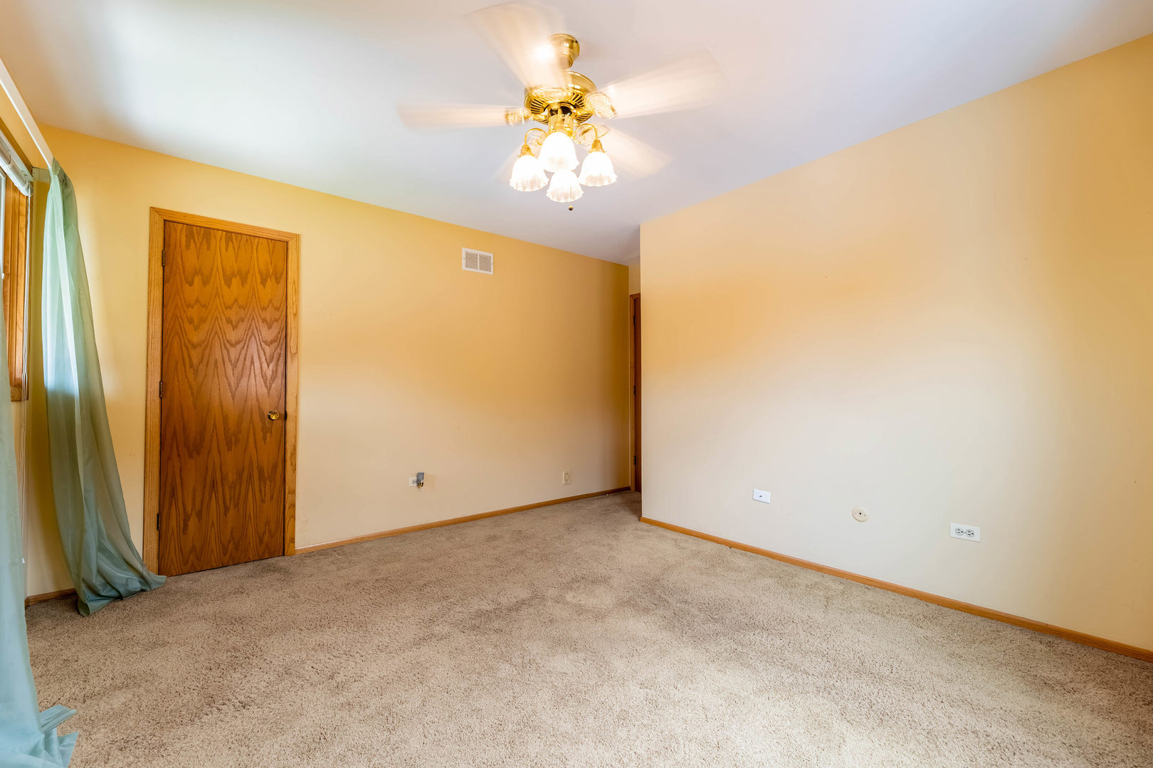5911 S Natchez Avenue Property Photo 9