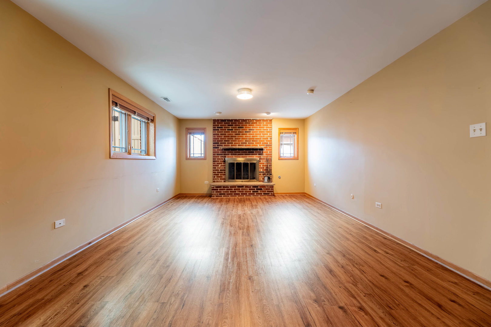 5911 S Natchez Avenue Property Photo 13