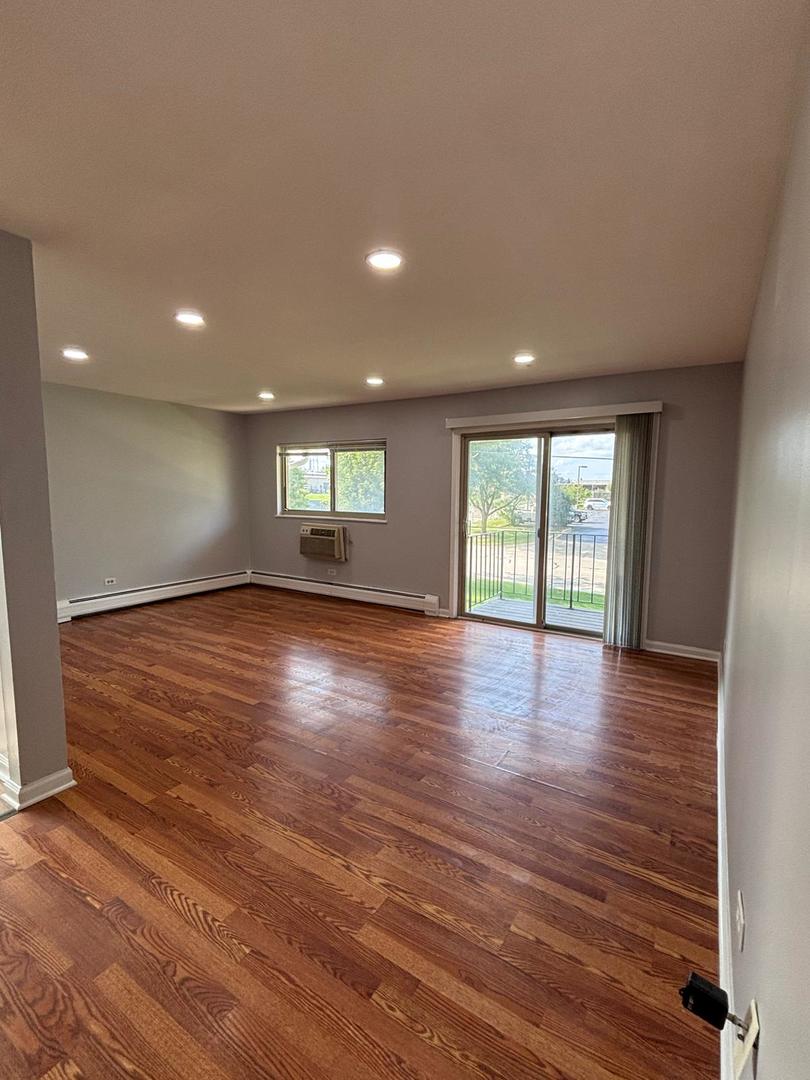 659 E Fullerton Avenue 210 Property Photo 2