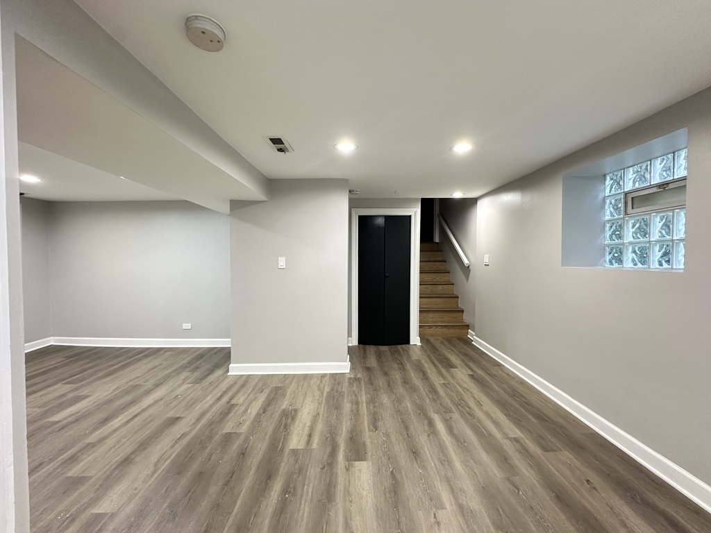 2617 W Rascher Avenue G Property Photo 10