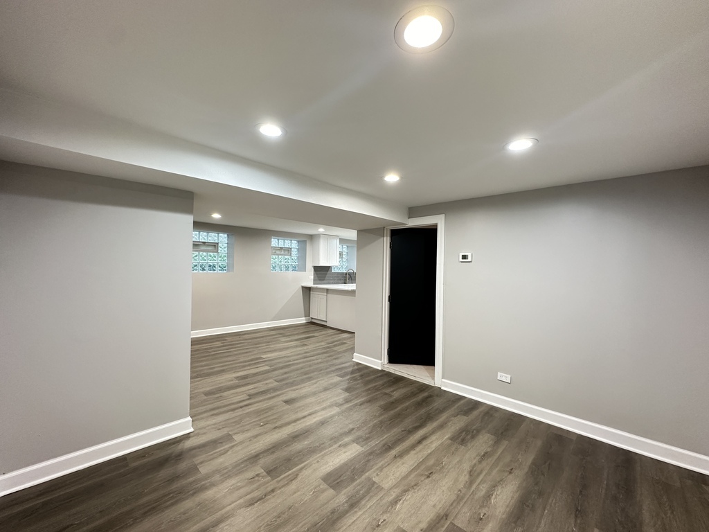 2617 W Rascher Avenue G Property Photo 11